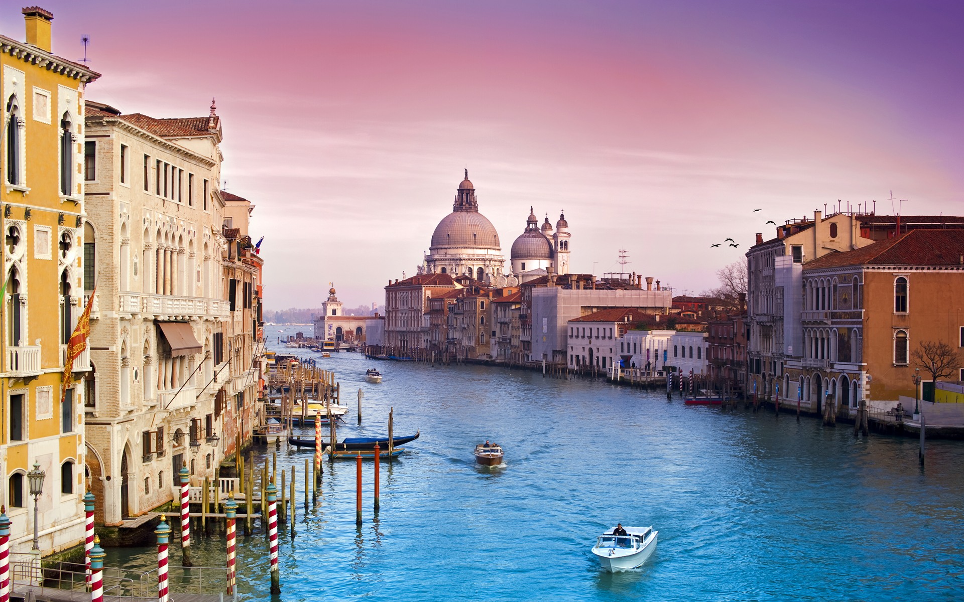 Phong cảnh lãng mạn bên những dòng sông nước Ý - Tin Mới